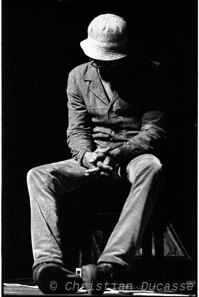 Rivers-Sam_82nov-B_byDucasse.jpg - Sam Rivers sur la scène du théâtre Axel Toursky de Marseille lors d'un concert du Cri du Port et de l'Apsm en novembre 1982.