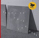 SKYDIVE TRIO : "Sun Moee"