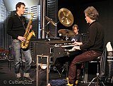 F. Bearzatti (sax), S. Goubert (batterie), E. Bex (orgue)