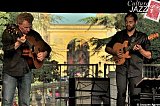 Vous n'êtes pas devant l'Arc de Triomphe, mais à Dijon au parc DARCY. Ici avec François Arnold et Manu Codjia...