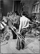 avec Dudu Pukwana, Mike Osborne, Elton Dean, Bruce Grant, Mongezi Feza, Nick Evans (Brotherhood of Breath). Jazz Festival Willisau 1975.