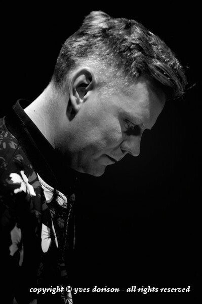 Aki Rissanen tient l'Arrosoir 