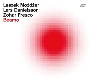 LESZEK MOŻDŻER - LARS DANIELSSON - ZOHAR FRESCO . Beamo, label ACT Music, Allemagne, 2025