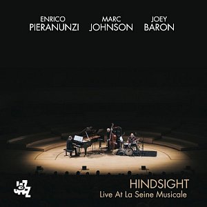 ENRICO PIERANUNZI – MARC JOHNSON – JOEY BARON . Hindsight – Live At La Seine Musicale, CamJazz records, 2024