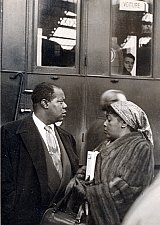 Louis Armstrong & madame en gare de Perrache, Lyon 1952.