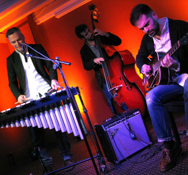 Nicholas Thomas "Red Trio" à Saint-Pair-sur-Mer